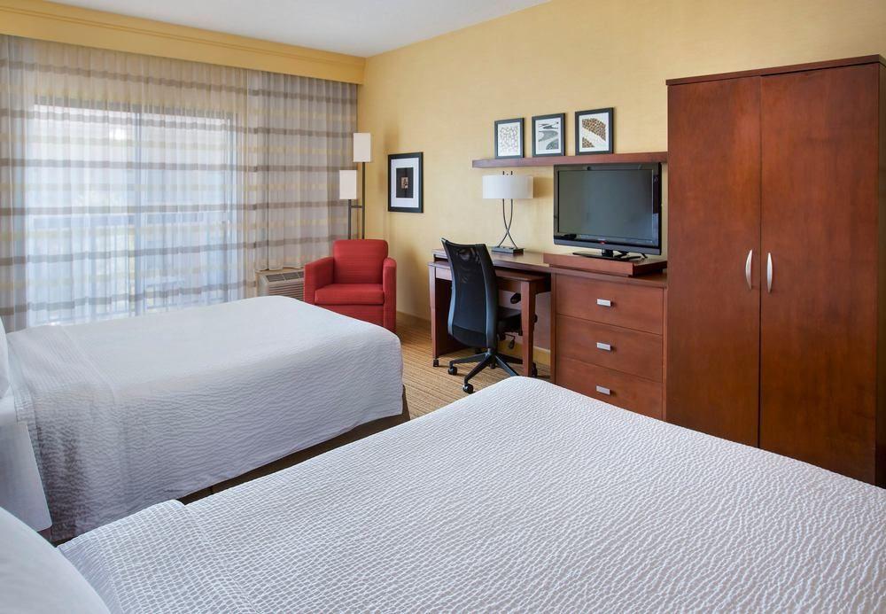 Courtyard By Marriott Mahwah Hotel Exterior photo