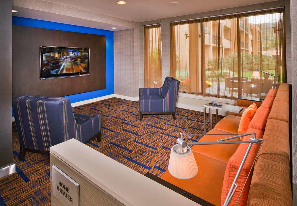 Courtyard By Marriott Mahwah Hotel Exterior photo