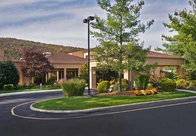 Courtyard By Marriott Mahwah Hotel Exterior photo
