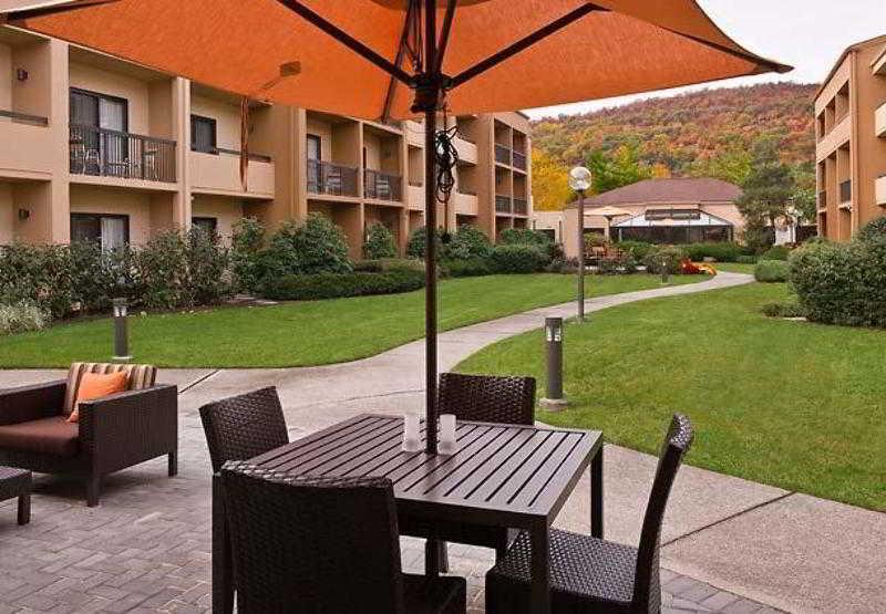 Courtyard By Marriott Mahwah Hotel Exterior photo