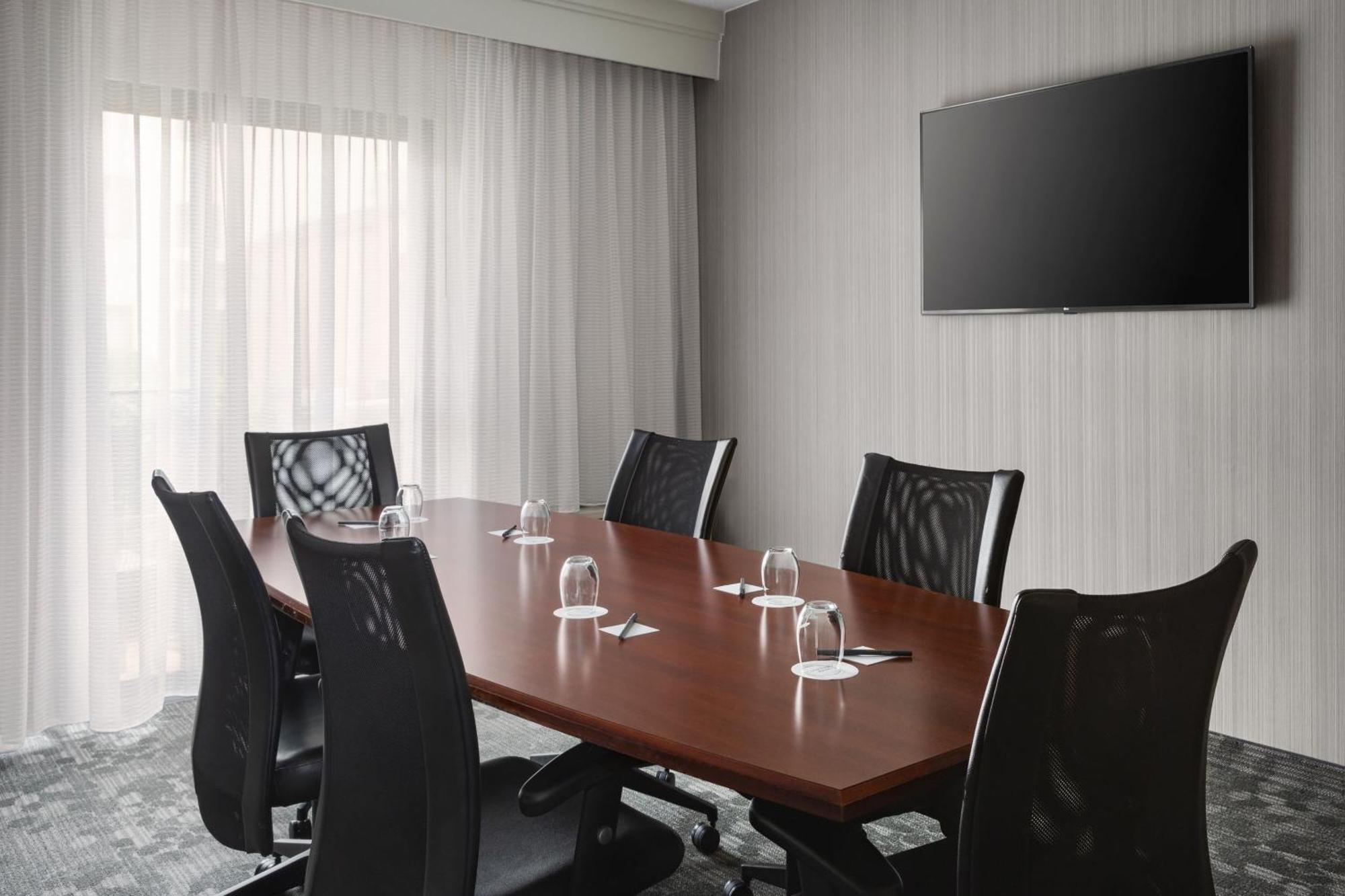 Courtyard By Marriott Mahwah Hotel Exterior photo