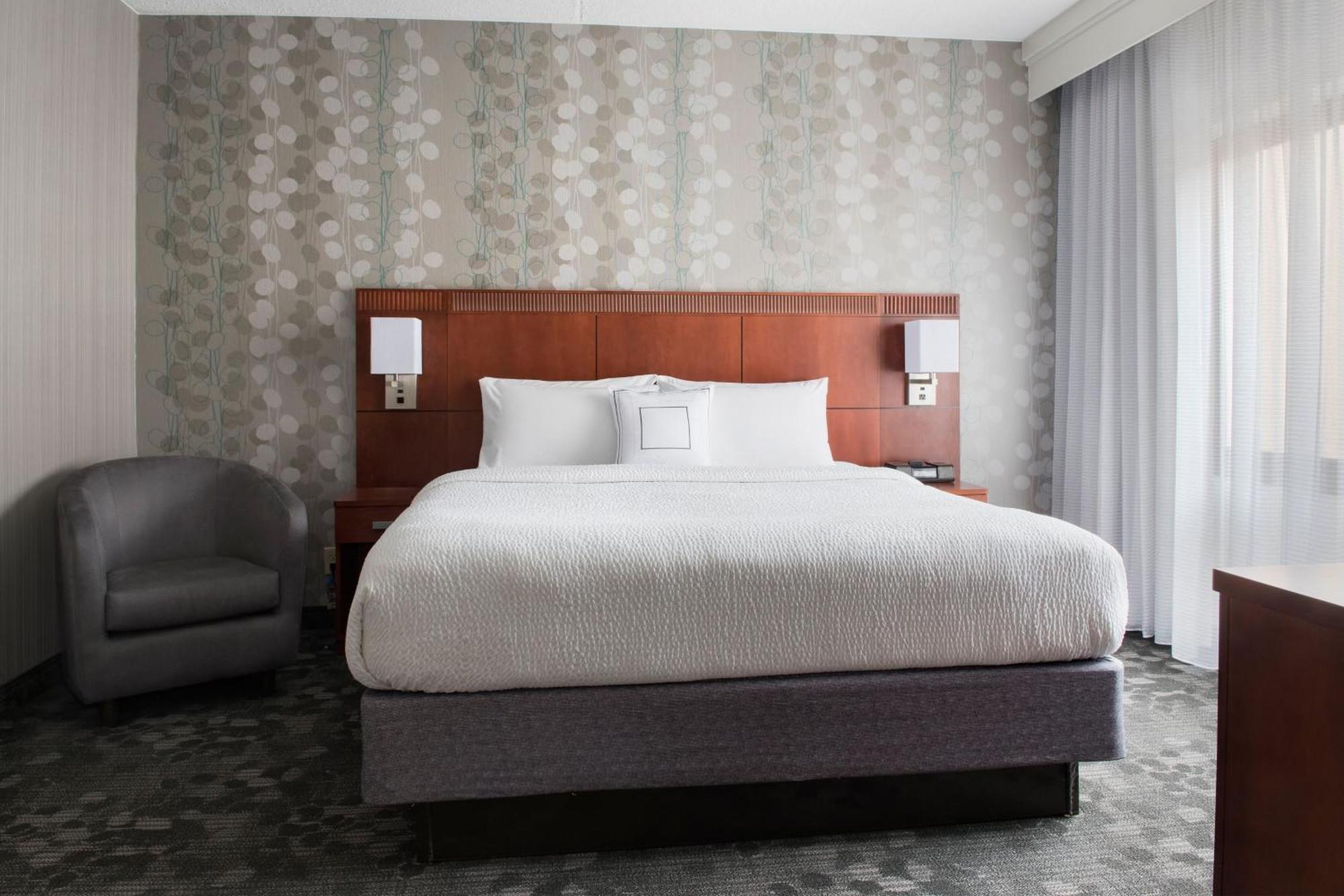 Courtyard By Marriott Mahwah Hotel Exterior photo