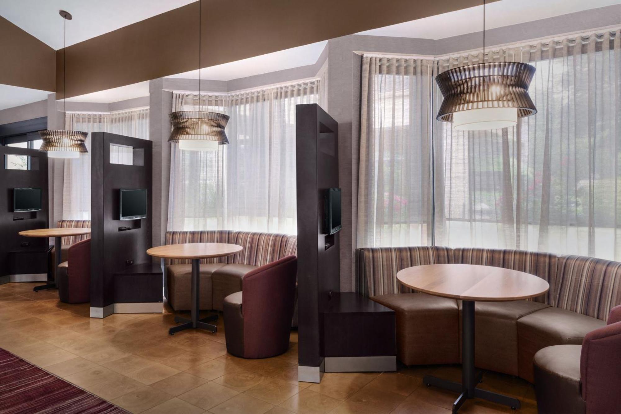 Courtyard By Marriott Mahwah Hotel Exterior photo