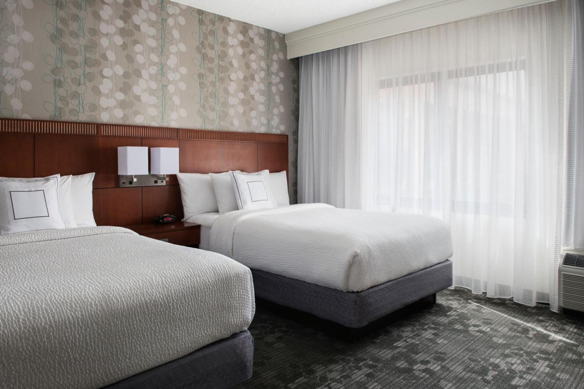 Courtyard By Marriott Mahwah Hotel Exterior photo