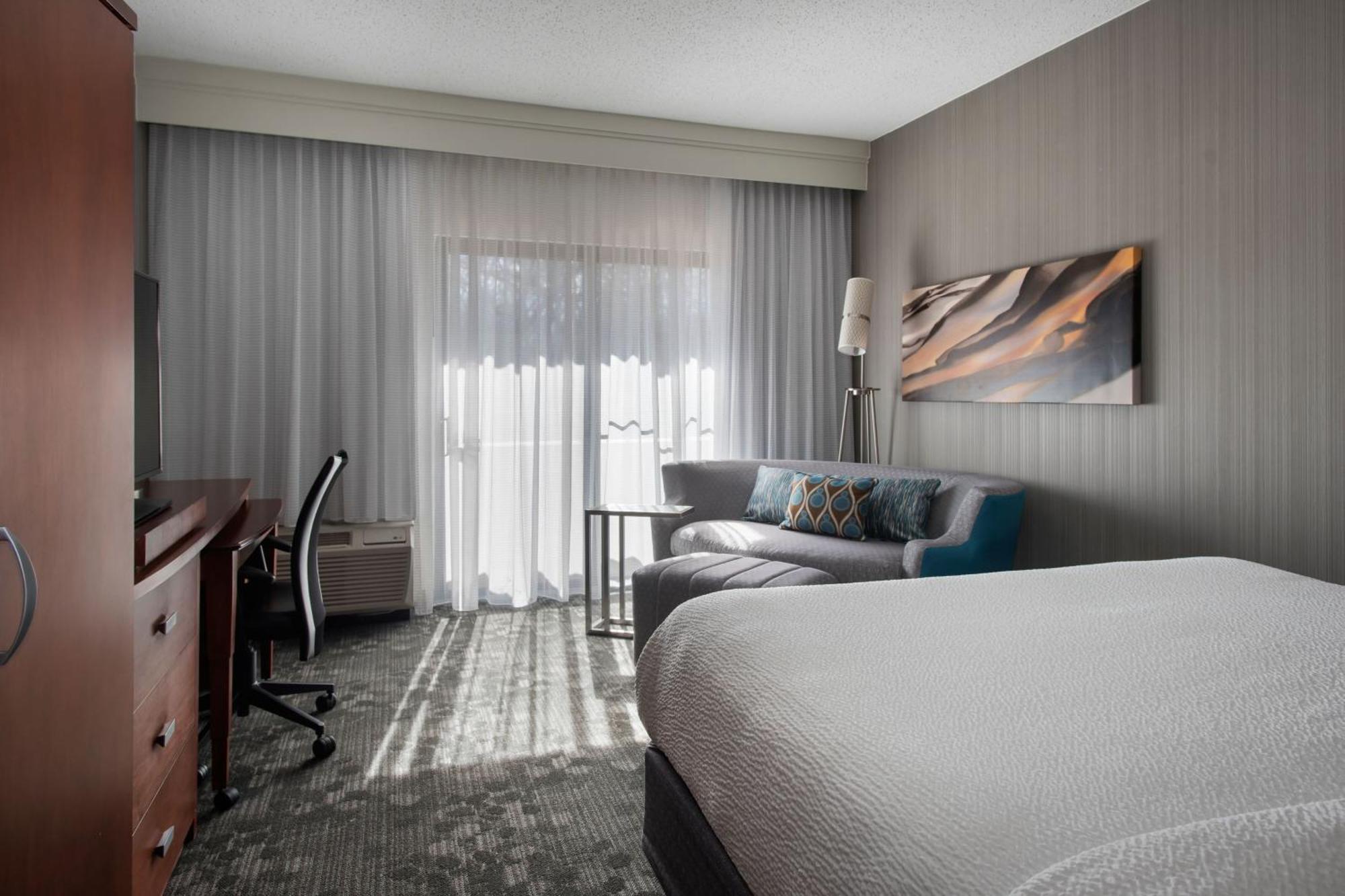 Courtyard By Marriott Mahwah Hotel Exterior photo