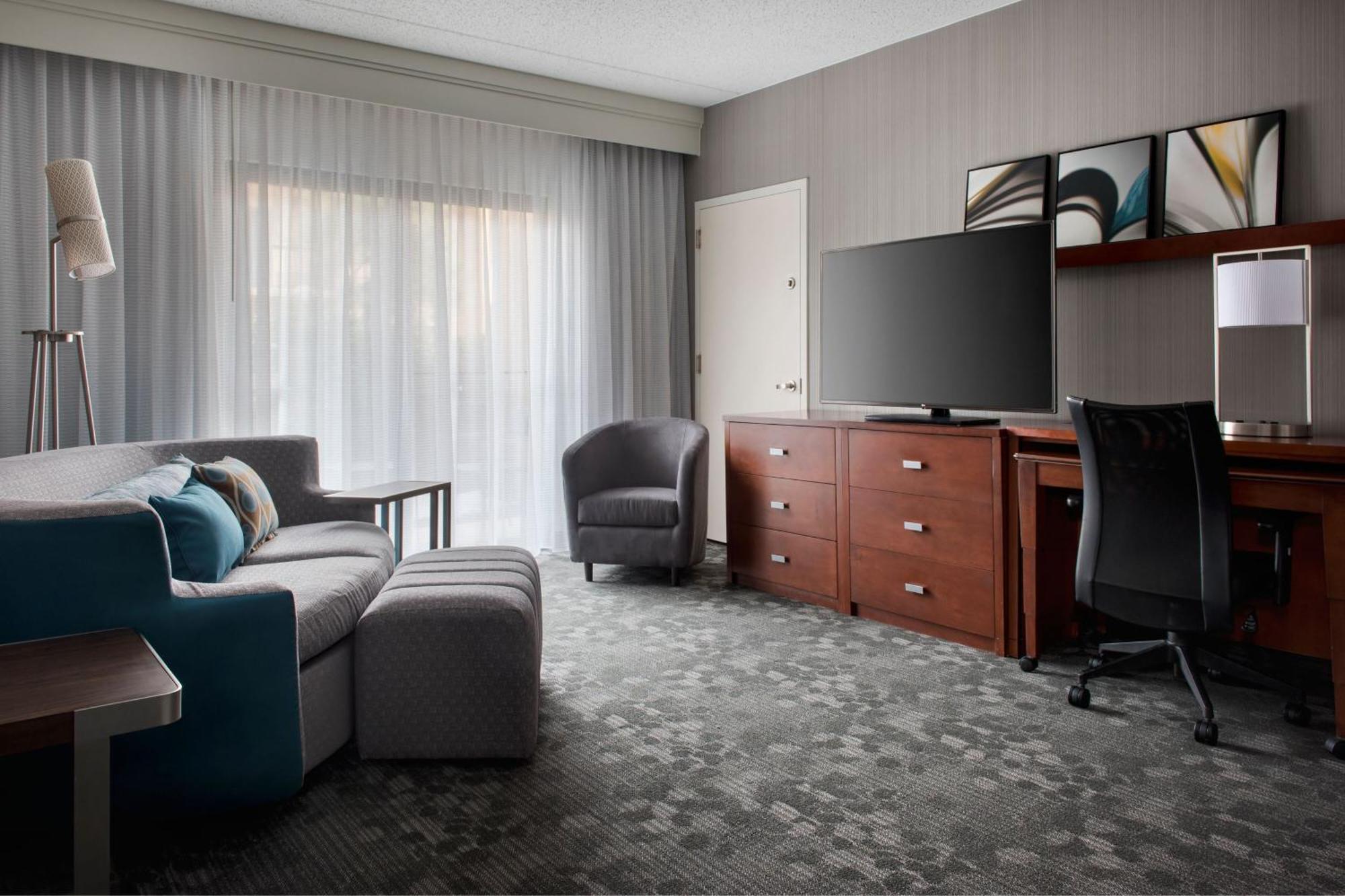 Courtyard By Marriott Mahwah Hotel Exterior photo