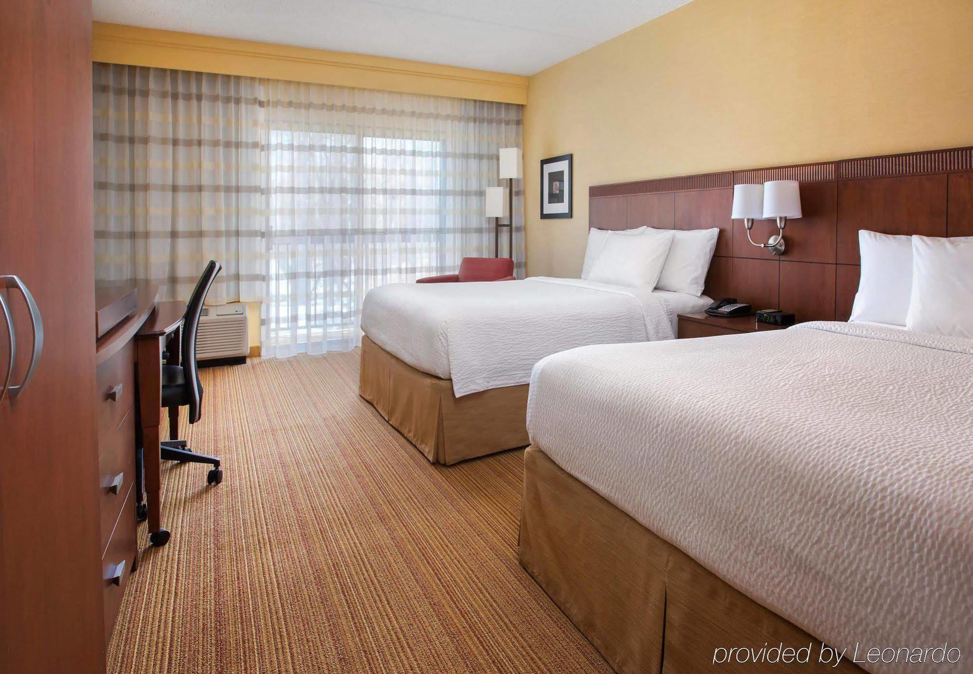 Courtyard By Marriott Mahwah Hotel Exterior photo