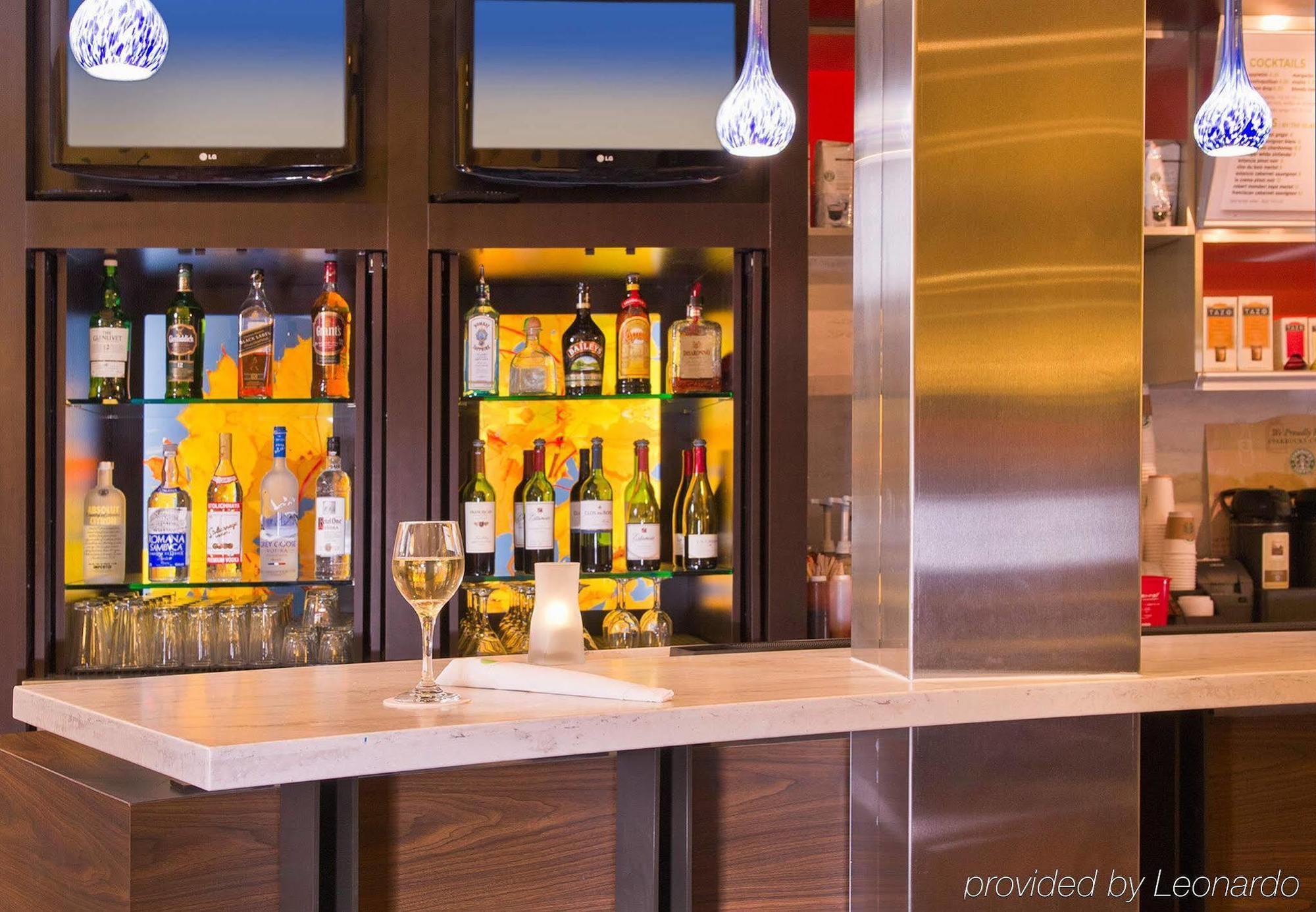Courtyard By Marriott Mahwah Hotel Restaurant photo