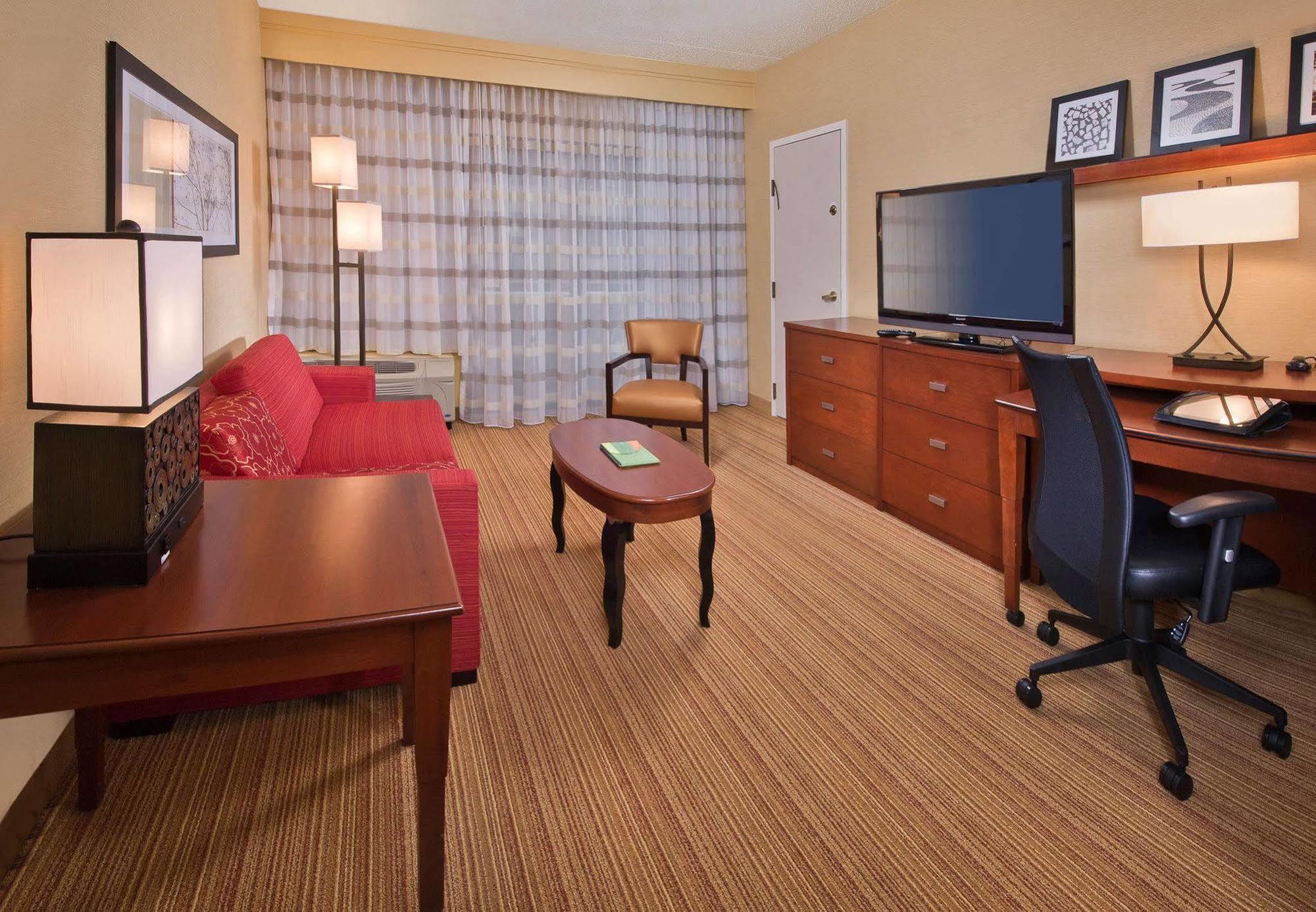 Courtyard By Marriott Mahwah Hotel Room photo