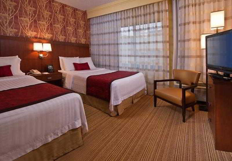 Courtyard By Marriott Mahwah Hotel Exterior photo
