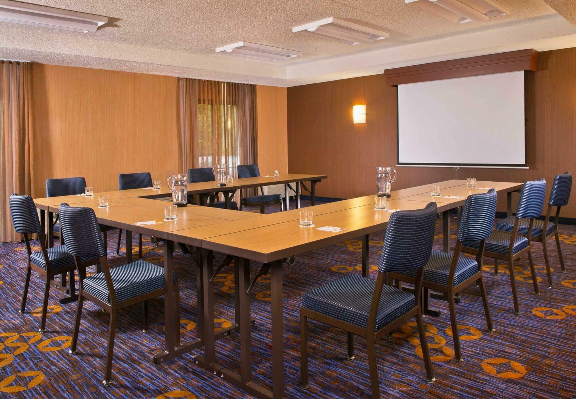 Courtyard By Marriott Mahwah Hotel Exterior photo